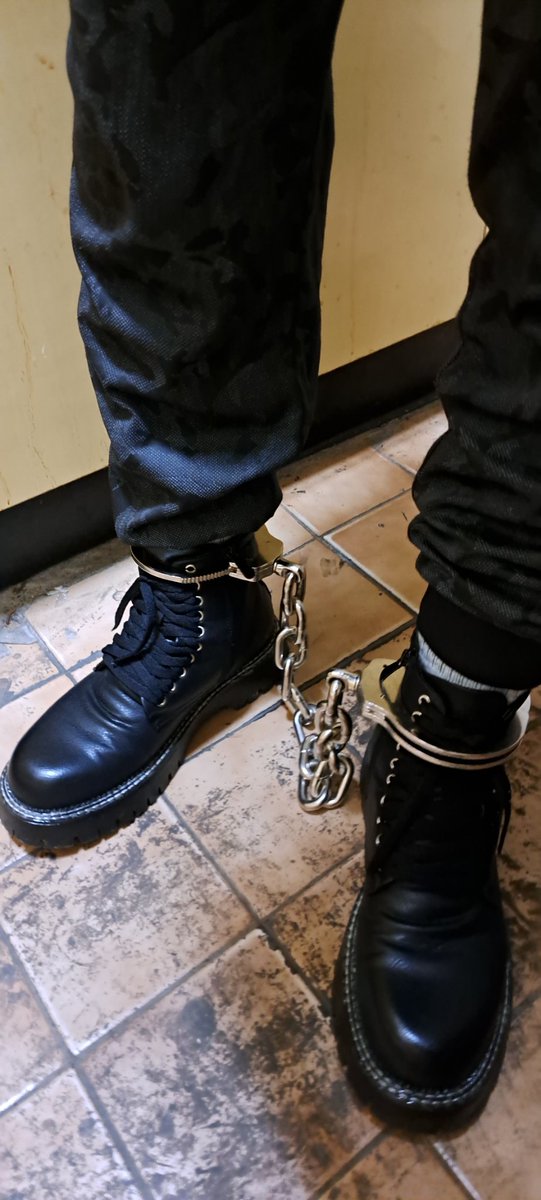 SHOES_BOOTS tweet media