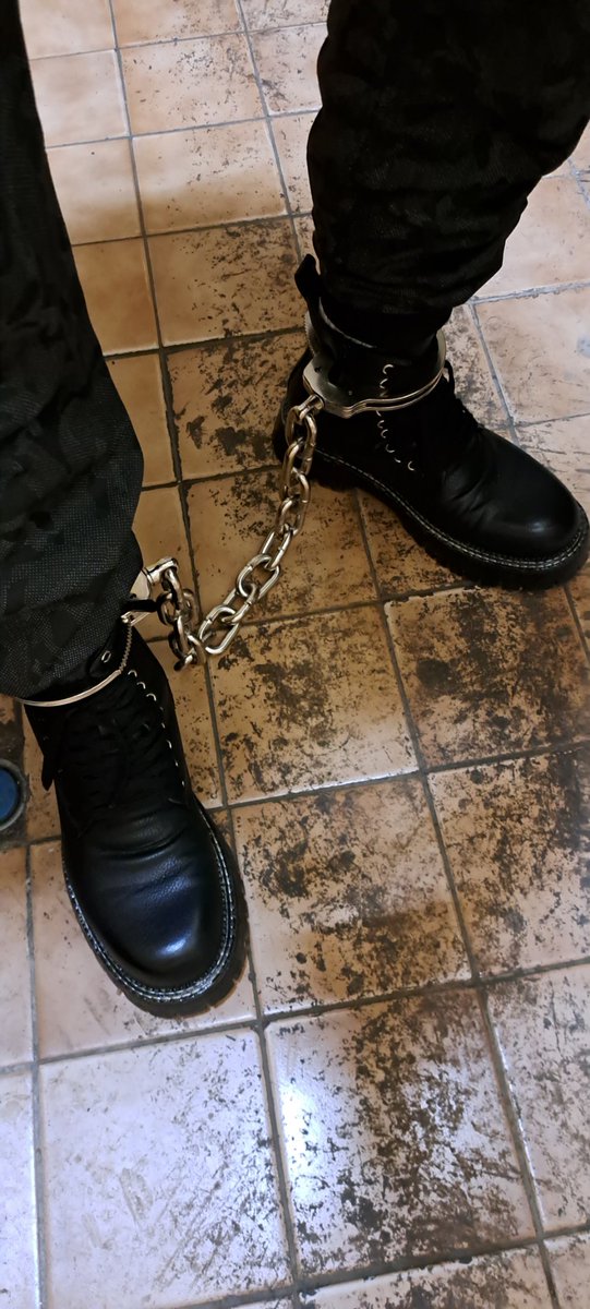 SHOES_BOOTS tweet media