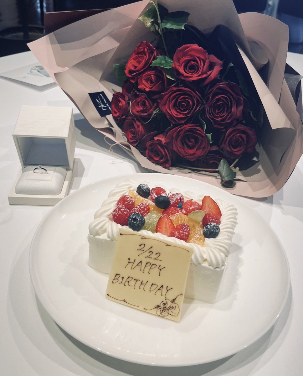 _18mg's tweet photo. 同誕生日の方と2/22入籍しました🎂 https://t.co/bhBbAZzzGF