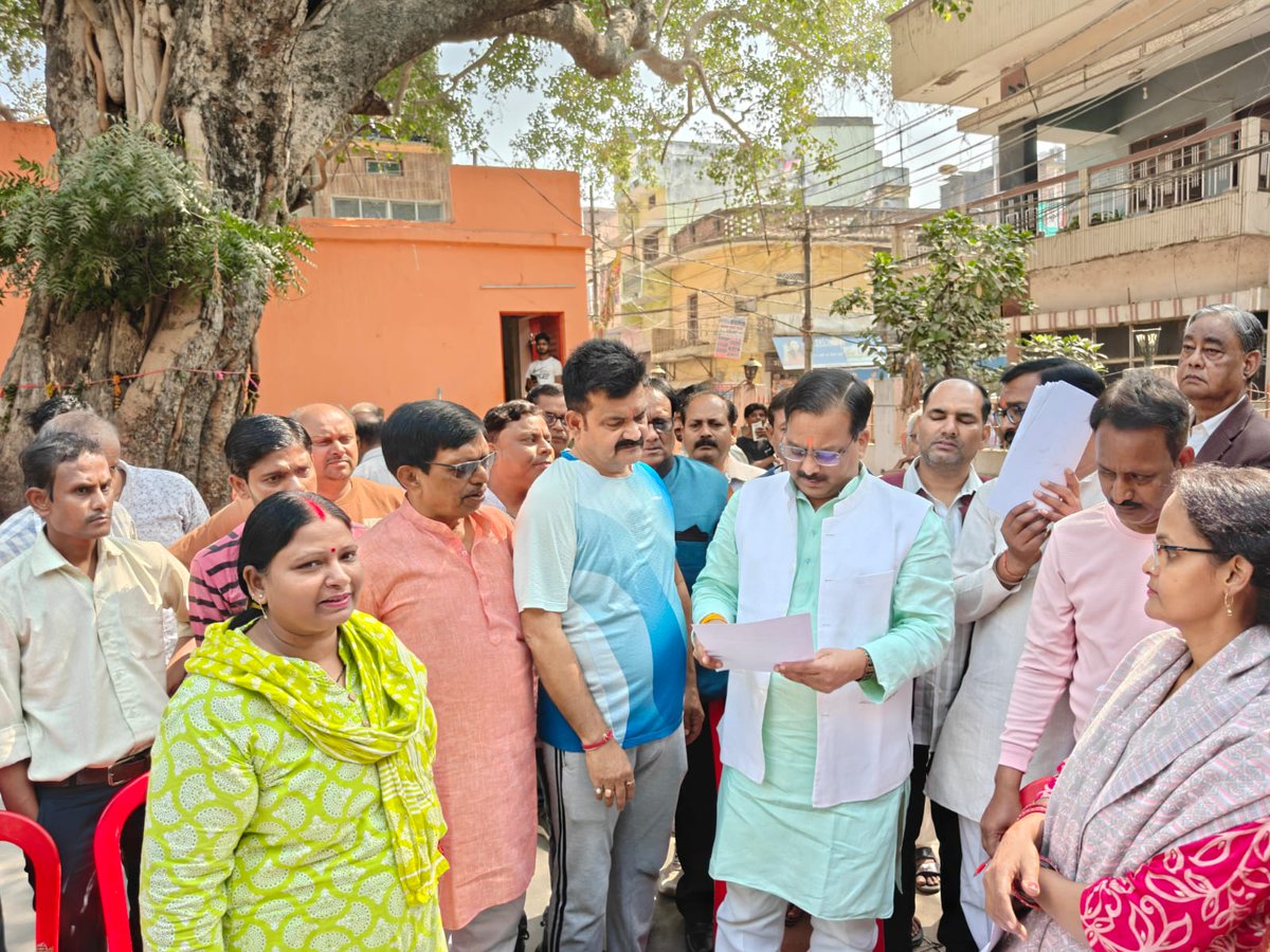 arvindktri's tweet photo. मां. मुख्यमंत्री @myogiadityanath जी के बाद @BJP4UP के उपाध्यक्ष एवं विधान परिषद सदस्य मा. @DrDharmendraBJP जी का गोरखपुर के जटेपुर उत्तरी में जनहित(रेलवे अंडर पास) के महत्वपूर्ण मुद्दे पर स्थानीय आमजन के साथ ध्यान आकर्षित कराया।

@ravikishann @AshwiniVaishnaw @RailMinIndia https://t.co/Jp22P8DidQ
