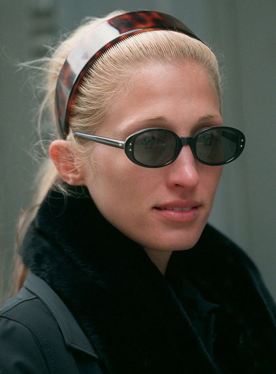 Fashionismo's tweet photo. Como pode duas pessoas estarem representando o CASUAL CHIC de maneira tão relevante no momento presente?? https://t.co/X3R4yEQIYY