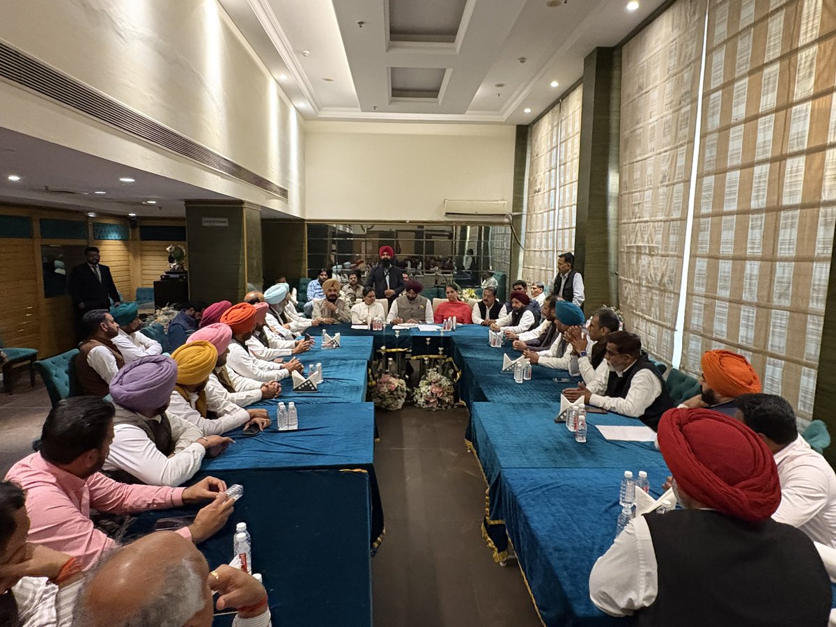 जिला कांग्रेस पटियाला की मीटिंग का आयोजन अध्यक्ष गुरशरण कौर रंधावा द्वारा किया गया जिसमें प्रदेश कांग्रेस अध्यक्ष राजा वडिंग जी और सह इंचार्ज हीना कावरे जी शामिल हुए। इस अवसर पर 28 फरवरी को बरनाला में राहुल गांधी जी की मनरेगा बचाओ रैली की तैयारियों पर चर्चा हुई। <a href="/RahulGandhi/">Rahul Gandhi</a>