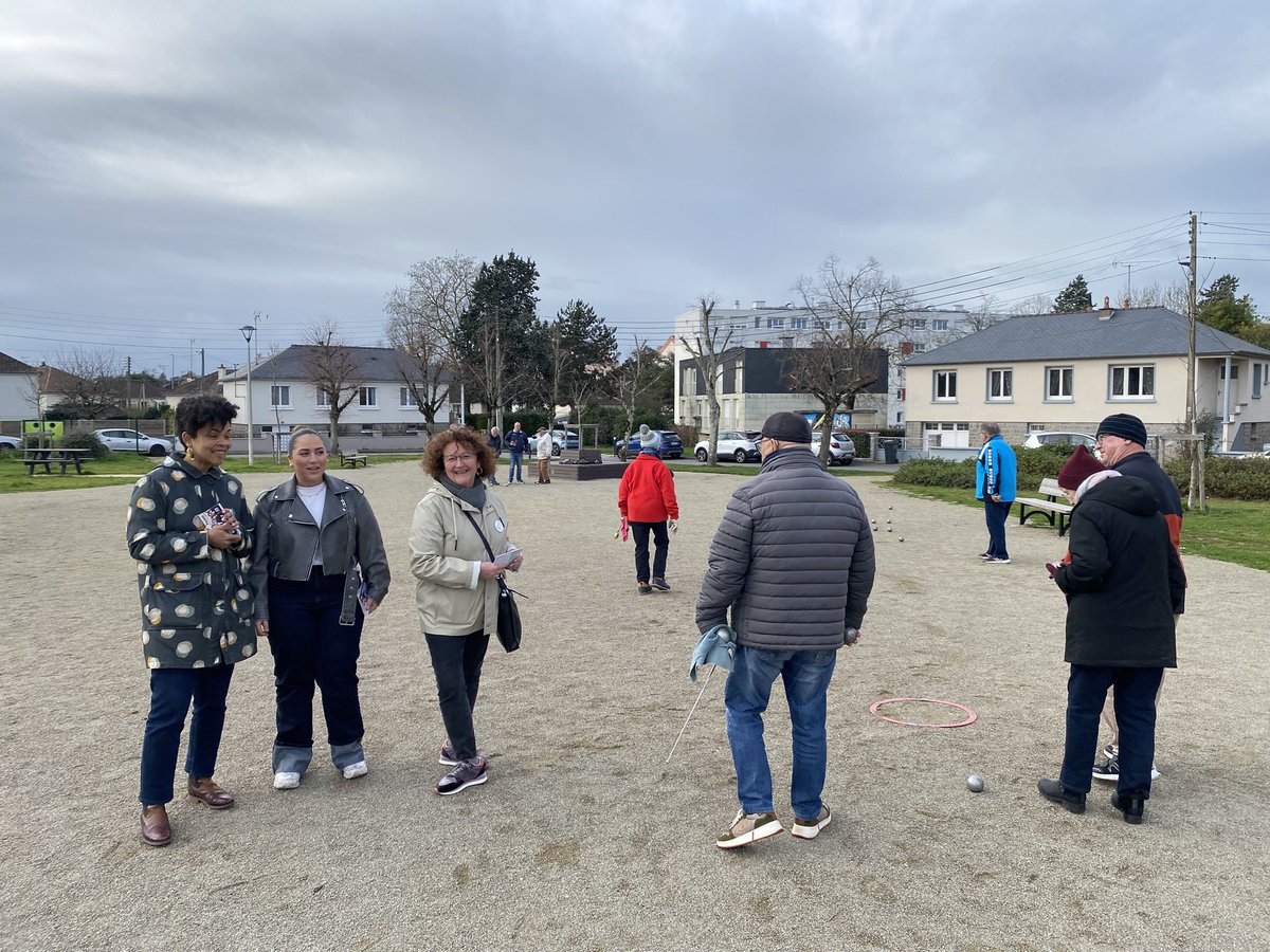 3ème semaine de campagne : 5 réunions publiques, 42 km parcourus en déambulation, 7 rencontres associatives, 2 conférences de presse et un programme en cours de distribution dans 25 000 boîtes aux lettres. 🙌 On avance avec énergie pour l’avenir de Laval ! 💪 
#Proximité