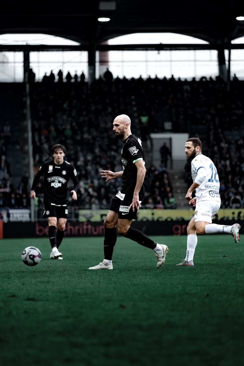SKSturm's tweet photo. Was Jon heute verteilt, ist kaum zu fassen, wie an der Schnur gezogen – perfekte im Passen! 😍 #sturmgraz #AdmiralBL #STUBWL
__________
STU 1:0 BWL |⏱️ 75' https://t.co/aY6QTmkIMB