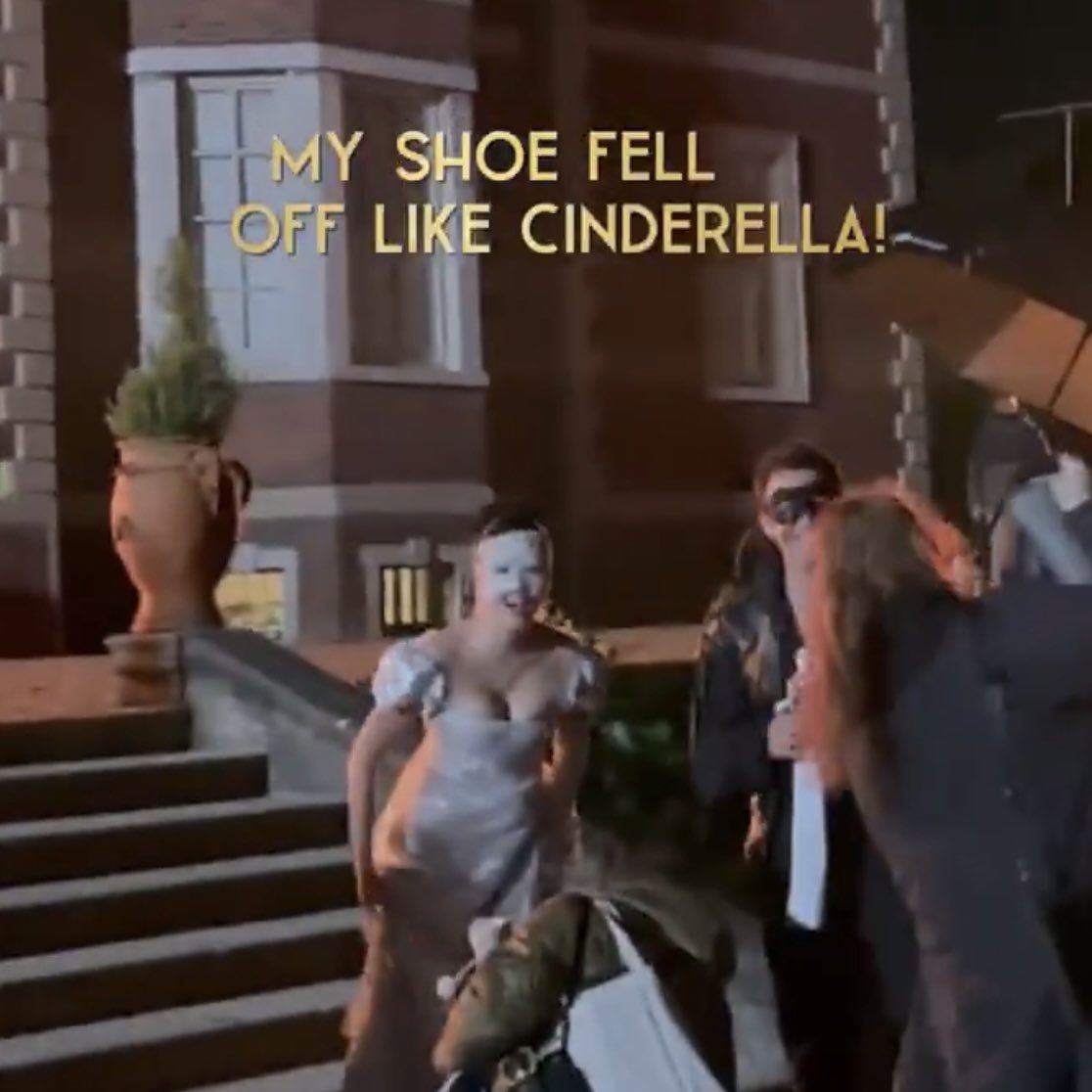 if i had a nickel for every time a korean queen lost her shoe in the shondaland universe, i would have two nickels which isn’t a lot but it’s weird that it’s happened twice