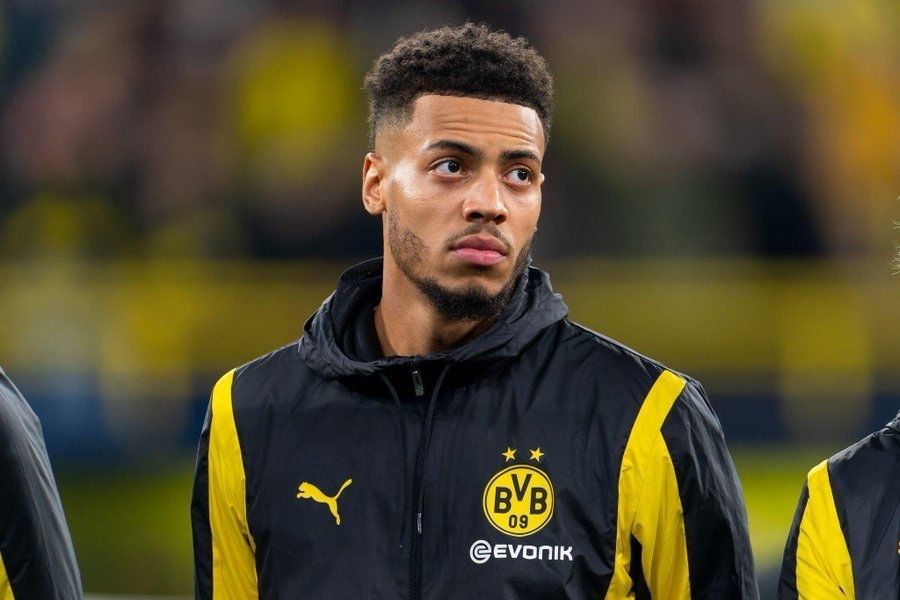 ManUtdInPidgin's tweet photo. 🔴🚨 JUST IN

Man United dey ready to raid Europe for Borussia Dortmund Felix Nmecha as interest from Tottenham &amp; Chelsea dey grow. 👀

Dortmund stand strong on hefty fee of £52m.

The 25-year-old na midfield powerhouse — 5 goals &amp; 3 assists this season. 💪🔴

[@TEAMtalk] https://t.co/bX6O1jesQD