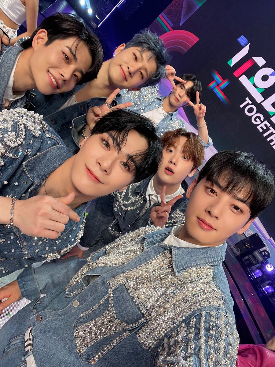 #아스트로_10주년_영원히_함께하자