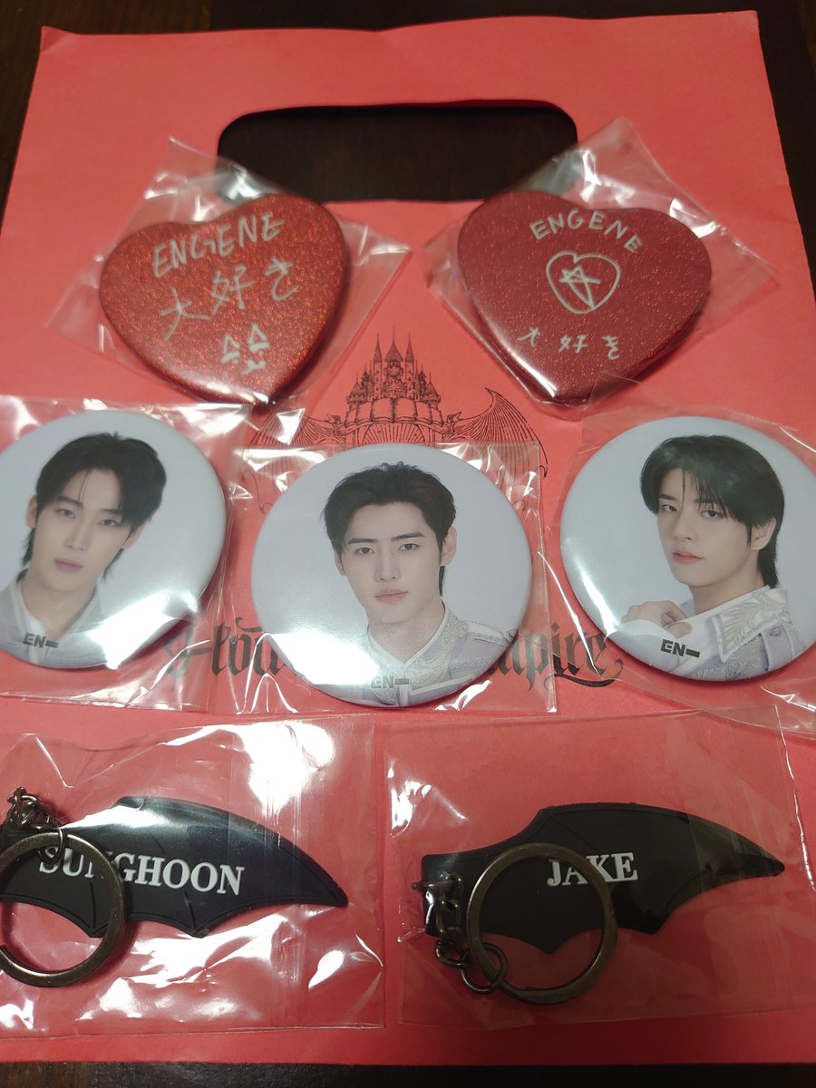 ENHYPEN 交換①
楽曲体感ミュージアム House of Vampire  

譲  写真のもの
求  ❤缶バッジ:ジョンウォン
       キーホルダー:ニキ
       異種可能
       定価買取

手渡し希望です。
3/28ファンパ、29ミーグリにて可能な方、ご連絡お待ちしております🙇‍♀️
 #ENHYPEN