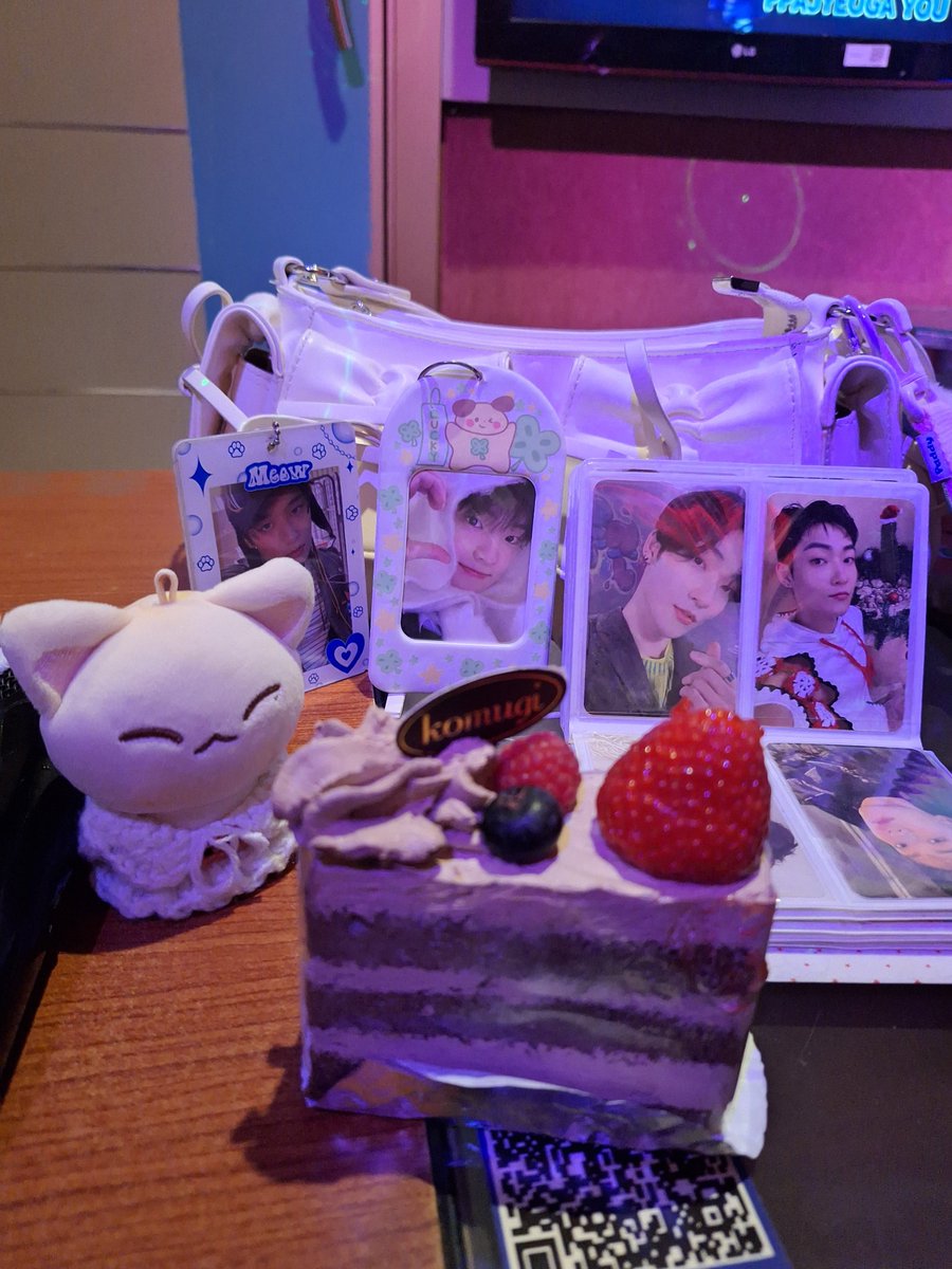 mooneletta's tweet photo. Happy birthday my precious moon @kebeanmoon ❤

#어디서나_빛날_형서의_스물아홉
#MYMOON_KEVIN_DAY https://t.co/OUMYSzNjjd