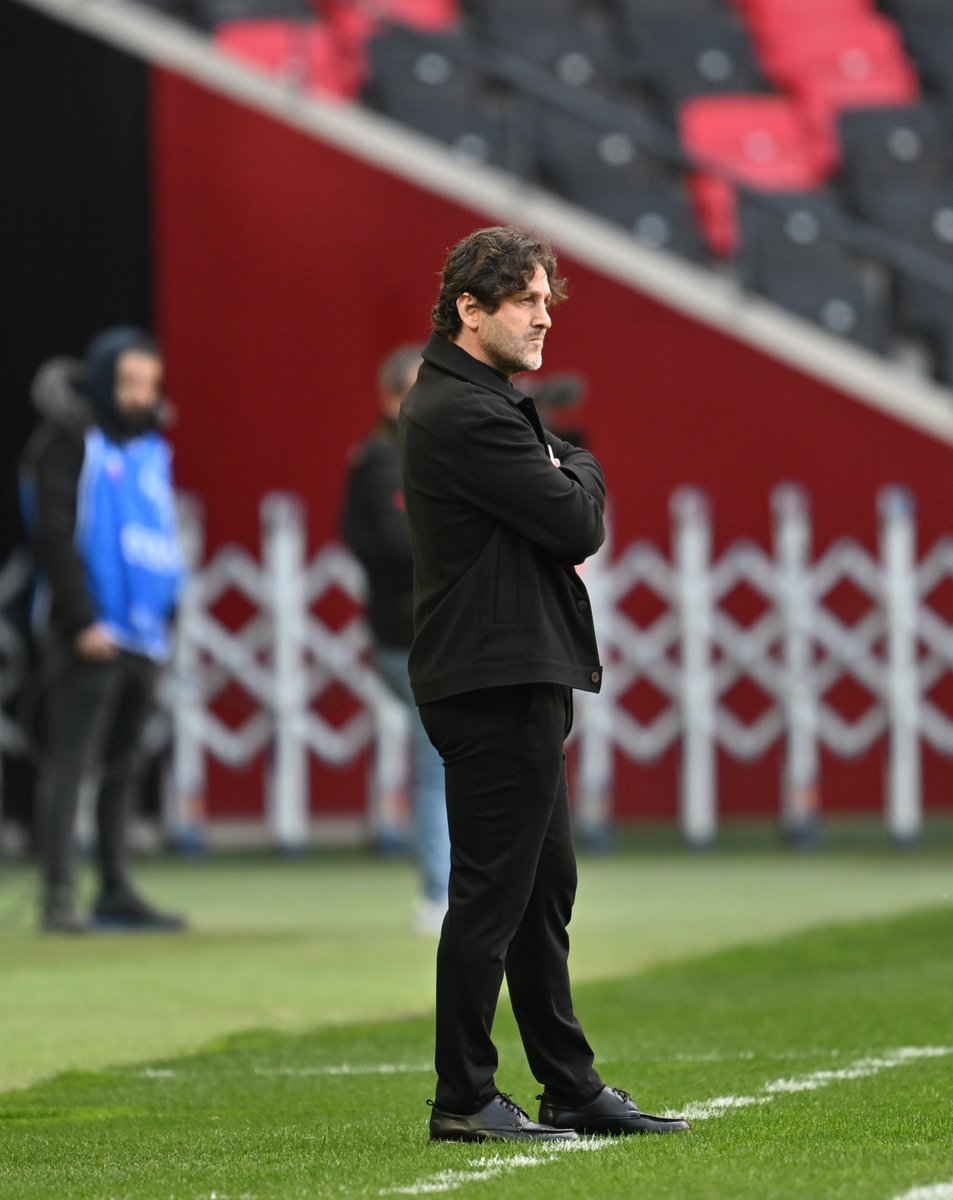 11 - Fatih Tekke göreve geldikten sonra deplasmanda çıktığı 18 Süper Lig maçının 11'ini kazanan Trabzonspor (4B 3M), aynı sayıda galibiyeti daha önceki 44 dış saha karşılaşmasında elde etmişti (11G 10B 23M). Ray.