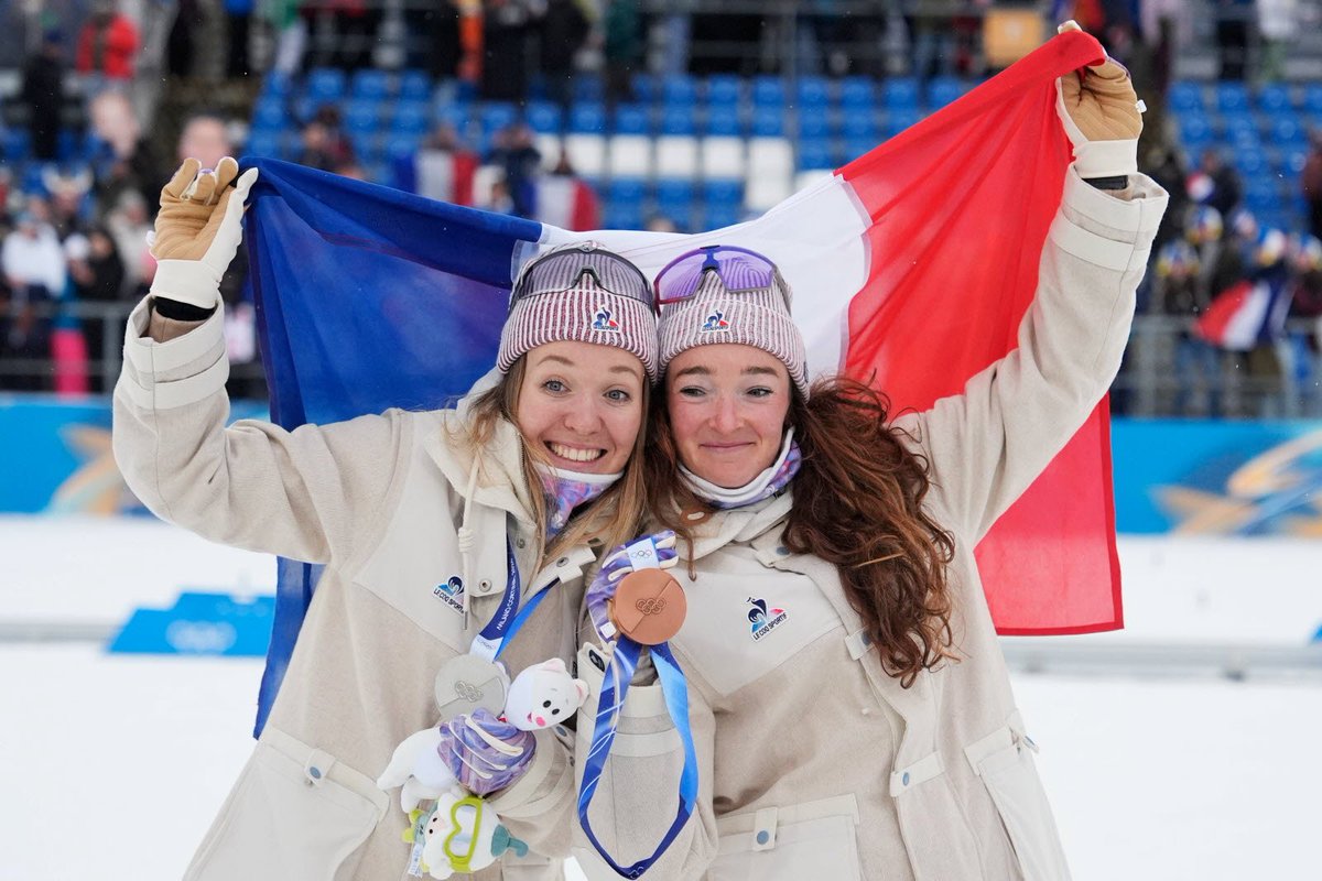 NewsTVReal's tweet photo. La délégation française termine sa quinzaine aux Jeux Olympiques avec 23 médailles (8 or, 9 argent et 6 en bronze), terminant à la sixième place au tableau des médailles et établissant un nouveau record absolu sur une édition des Jeux d'hiver. 🇫🇷👏#JO2026 #Cortina2026 https://t.co/6kc6m1GTQH