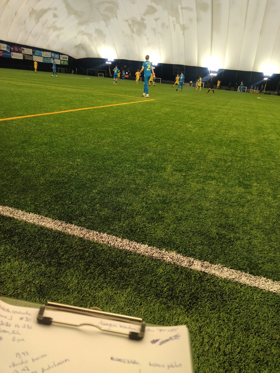 Peliasennon palvelut on kattavat ⚽ 
Tänään asiakkaan toiveena oli, että seuraan yksittäisen pelaajan matsin ja teen siitä analyysin. Kunnia tehtävä 🙏