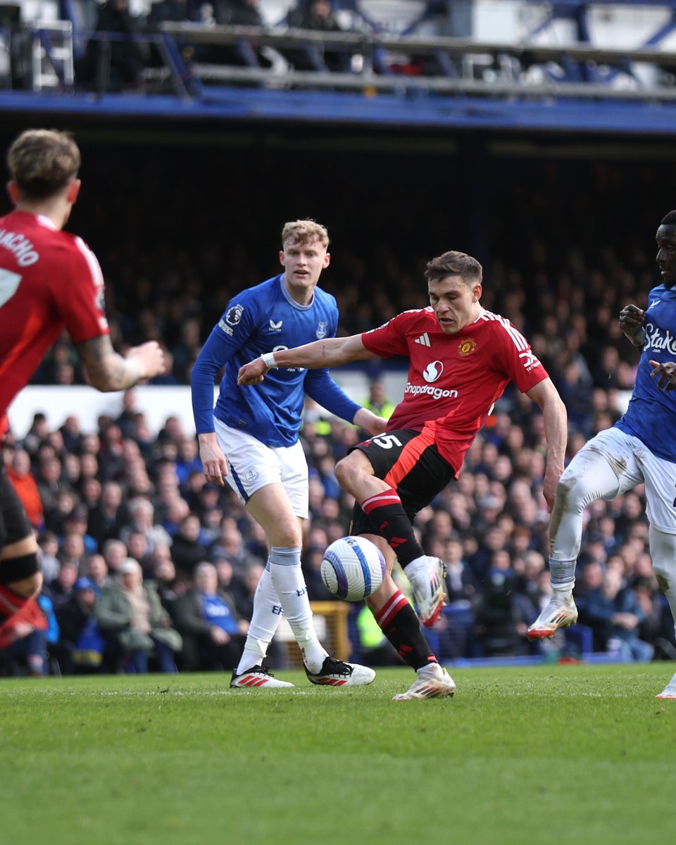 ManUtd's tweet photo. Last year's trip to Everton ⏮️🏟️ https://t.co/h04JerjyXM