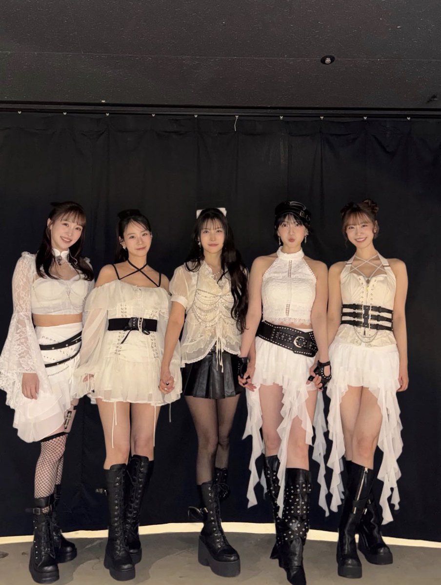 maple_kr113's tweet photo. 【Kandy Jam vol.1】
一緒に行ったえび中ファンのお友だちが、KARAの美しさに唖然として、KARAを見れたことが夢みたいで大満足してくれたので、私も大満足です、笑笑

あと、これ、みんな手繋いでるの、
かわいぃ🥹🫂🫶🏻 https://t.co/470lBfkbke