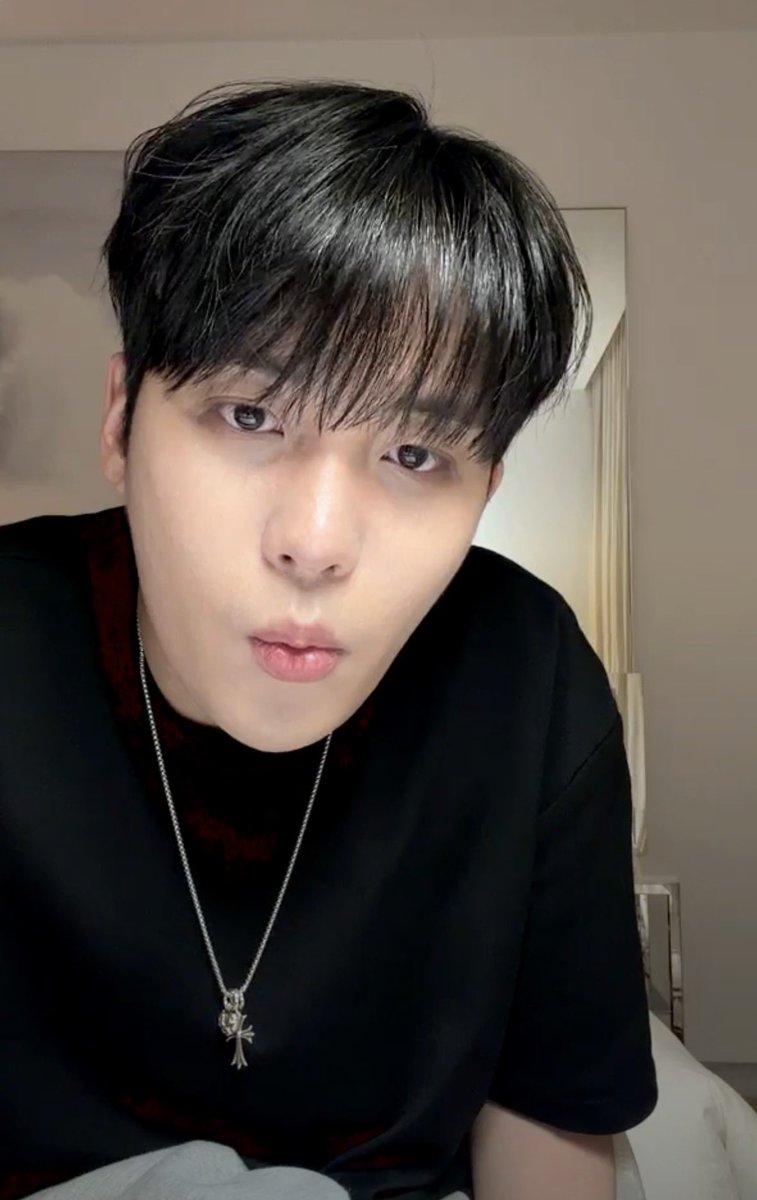 #JONGHO is currently live on TOKTOQ 🐻