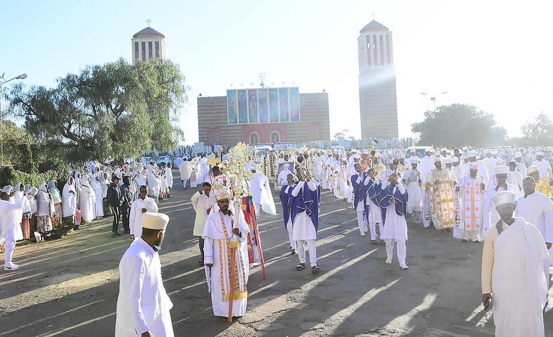 hawelti's tweet photo. #Condolences: Funeral Services for Abune Petros, member of the Holy Synod of the Orthodox Tewahdo Church and Archbishop of the Central Region, held at Debre Sina Monaster, Keren, today.  

The Funeral Service was preceded by a night-long Prayers Ceremony at Asmara's St. Mary Church.  The event was presided by the Patriarch, His Reverend Abune Basilos, and attended by senior Archbishops as well as other religious leaders, GOE officials, and the faithful.   

Abune Petros passed away on Friday, 20 February, due to illness at the age of 86.