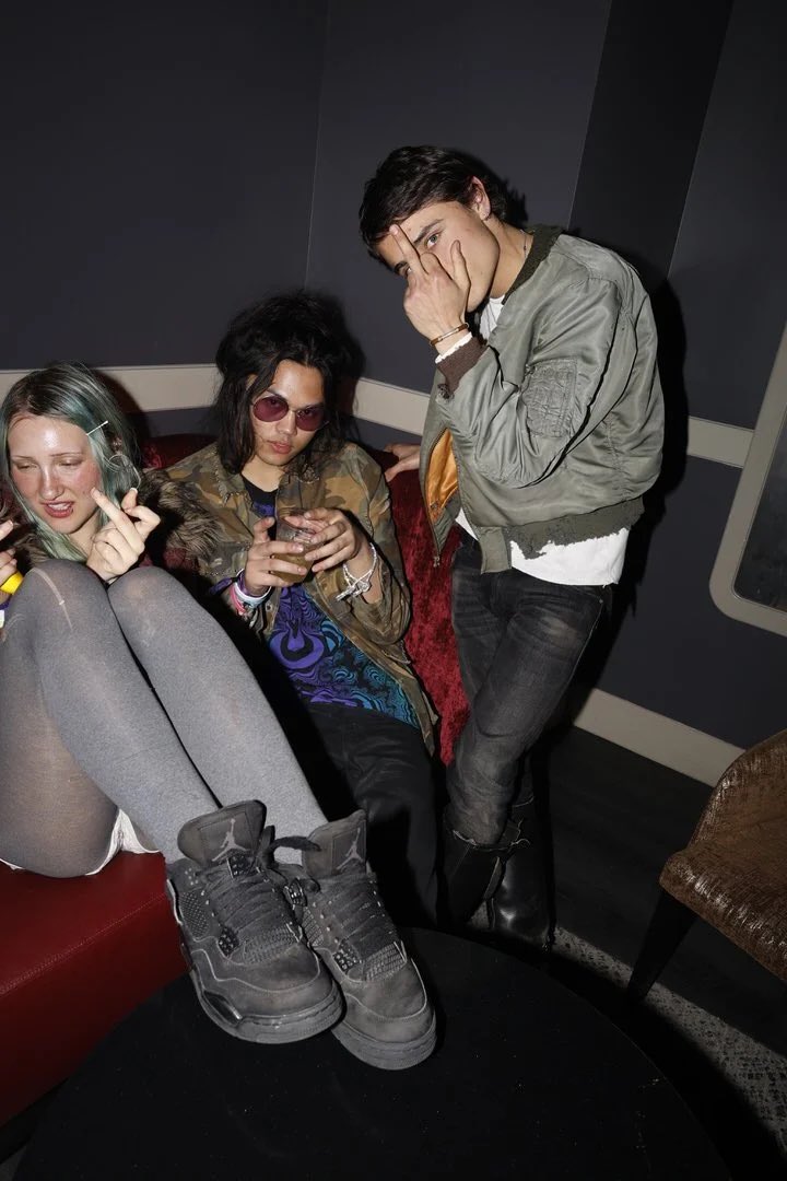 conceal archive tweet media