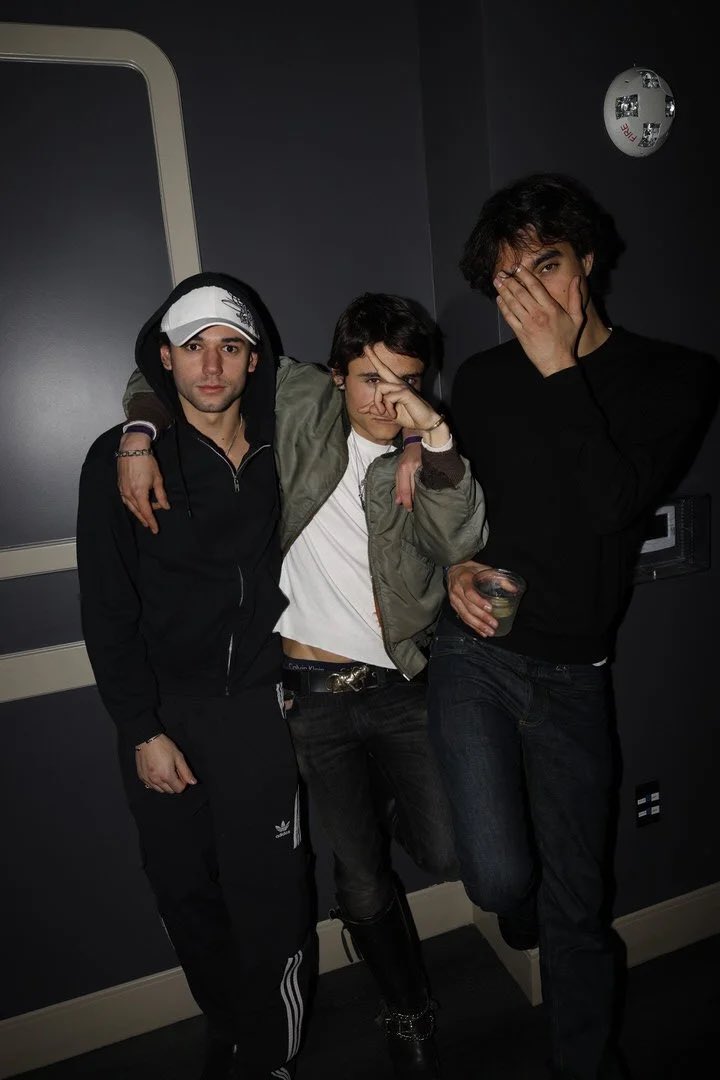 conceal archive tweet media