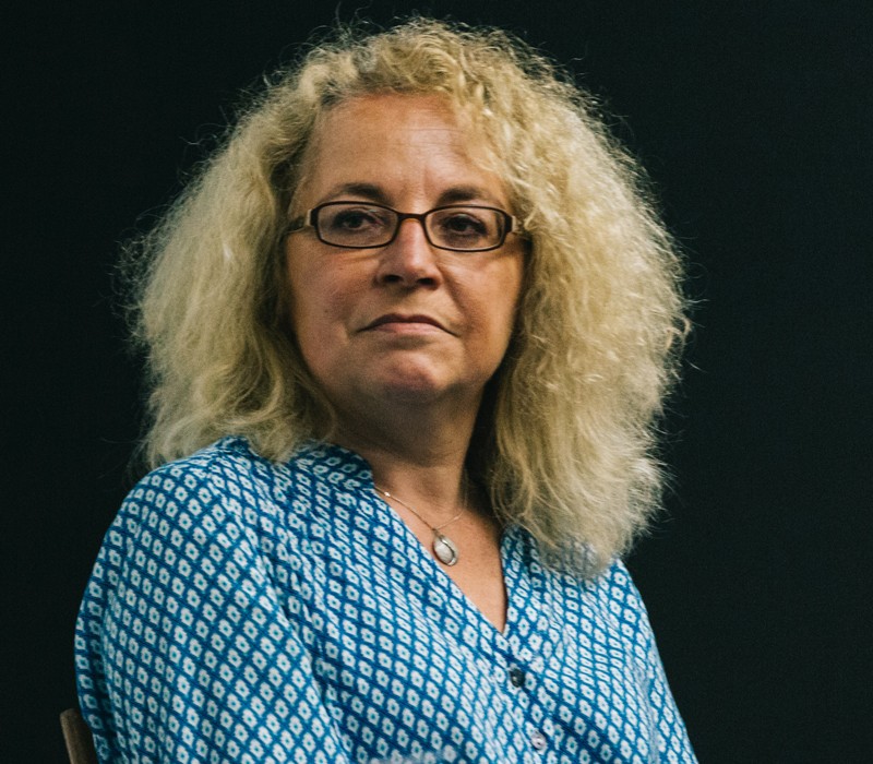 Le chiffre de 90 % de crimes politiques issus de l'extrême droite tourne en boucle partout.

Regardons-y de plus près... 🧐

1) L'étude est signée Isabelle Sommier. Derrière son titre de professeure à Paris 1, on trouve une militante très active :

👉 elle est une figure de proue