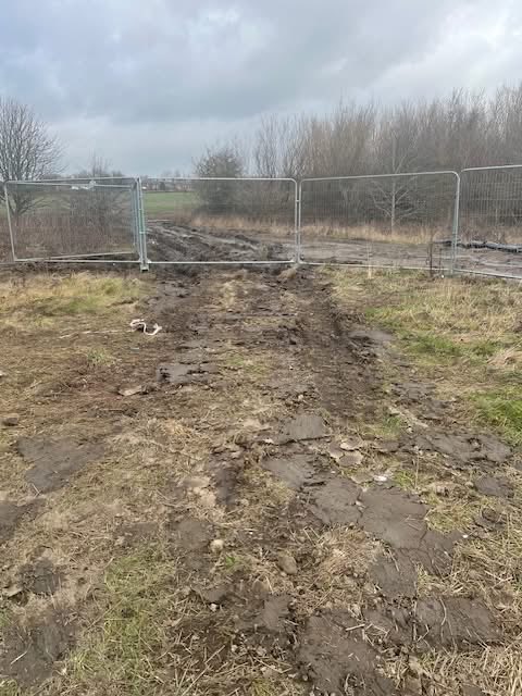 ads1085's tweet photo. @NTCouncilTeam @EnvAgency This is also how the field has been left.  Totally unacceptable.  What am i paying my council tax for because i am certain it is not for competent staff at @NTCouncilTeam ! This is an absolute disgrace and you should be ashamed! For once do something for our community! https://t.co/hI5LFpik6j