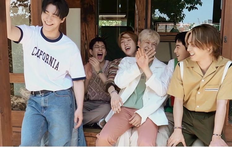 아스트로 10주년 넘 축하해요🥂
영원히 사랑할게 사랑해🌟✡️
6명 아스트로는 하나다☝️

#ASTRO #아스트로
#아스트로10주년_영원히빛날별들
#ASTRO_10th_Anniversary