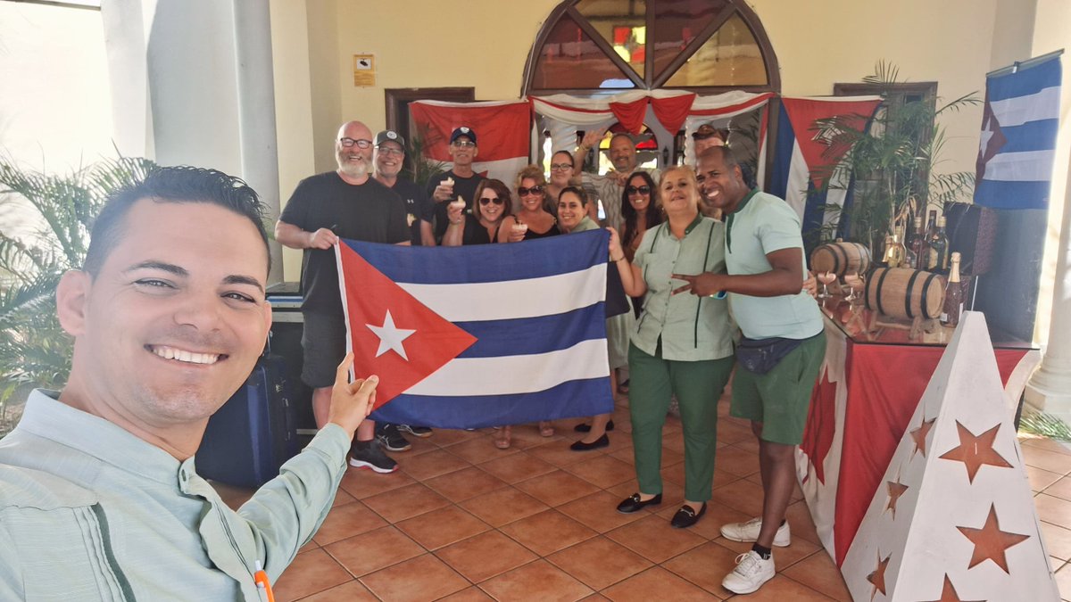 Este maravilloso equipo de #IberostarOriginPlayAlameda les espera con la misma sonrisa y el anhelo de cumplir cada sueño durante su estancia.🤗👌
#SeeYouSoon #CubaAwaitYou