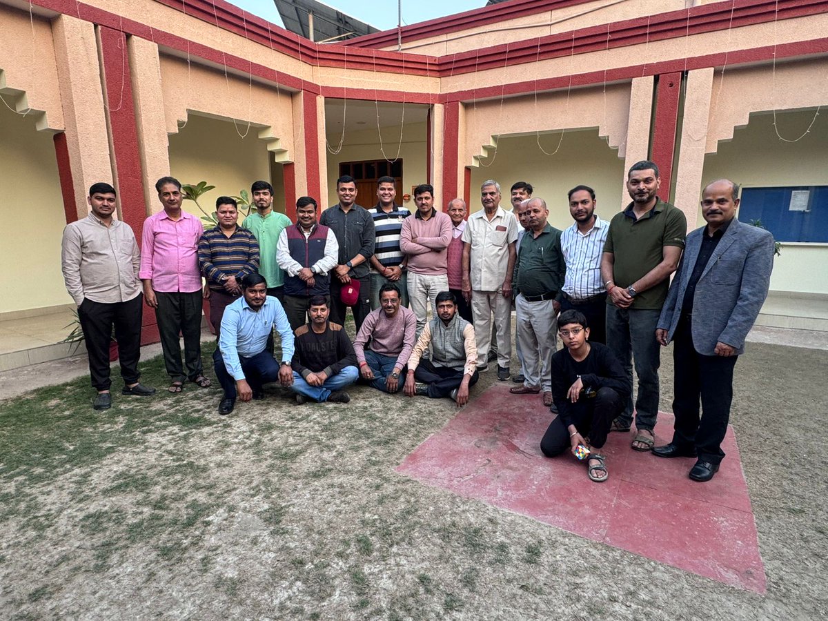आज दिनांक 22 फरवरी 2026 को हरदोई परिवार दिल्ली एनसीआर की पूर्व निर्धारित मासिक बैठक के अंतर्गत नोएडा सेक्टर 21 के जलवायु विहार के कम्युनिटी सेंटर के सी ब्लॉक में बैठक का आयोजन हुआ आयोजन की अध्यक्षता एवं संयोजन  परिवार के वरिष्ठ सदस्य, पूर्व वायु सैनिक श्री विश नारायण मिश्र जी ने