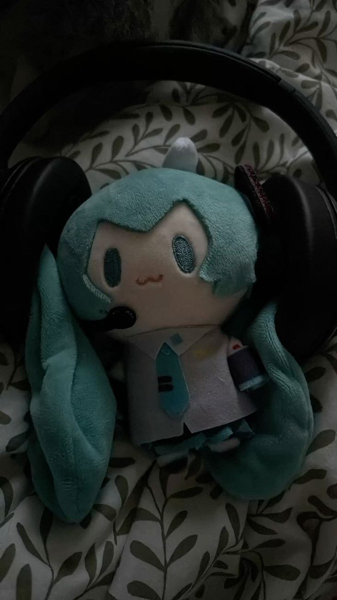 manxxop's tweet photo. @halenhargreevs Miku's Beam 😦 https://t.co/qv8pwkacSG