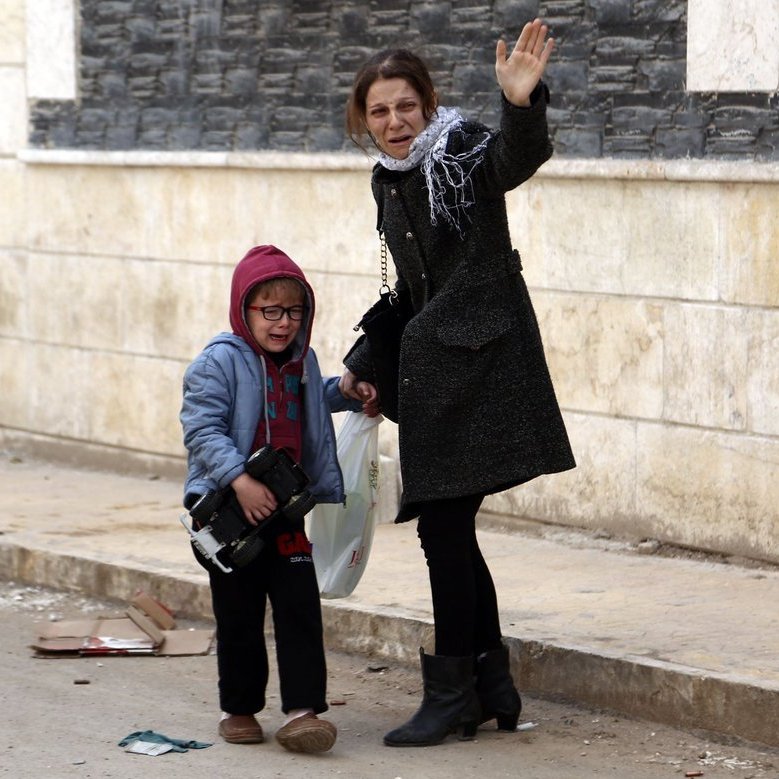 Efrîn’de yerinden edilen Kürdlerin güvenli geri dönüşünü sağlamak için Özerk Yönetim’e bağlı bir güvenlik gücü Efrîn’e ulaştı.

Efrîn, 2018’de TSK Terör Örgütü tarafından işgal edilmiş, Kürtlüğe dair her şey yasaklanmış ve şehir tamamen talan edilmişti.

#KurdsOnAlert