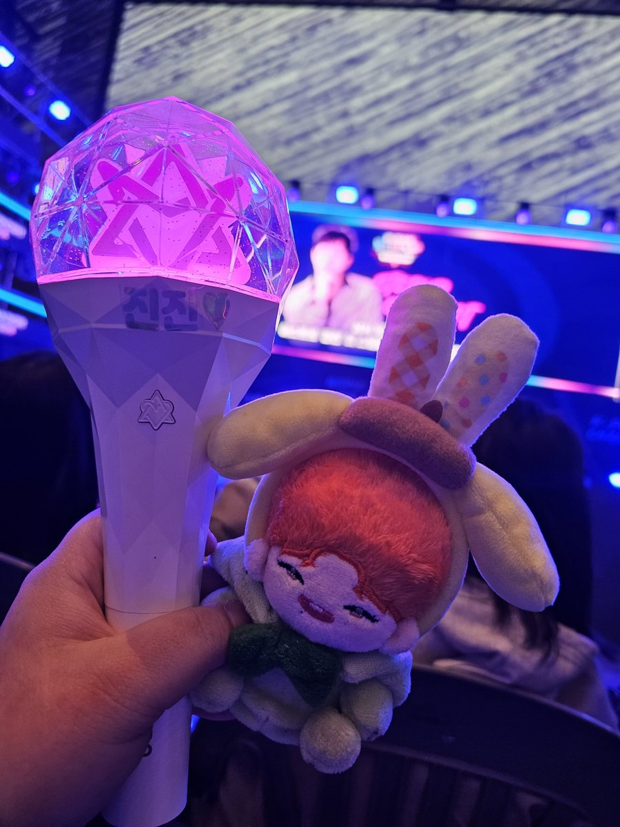 Hyil_bjsa's tweet photo. #아스트로_10주년_항상_함께하자
울 별둥이들 10주년 축하행🥹💜 https://t.co/Pq67XzM5lb