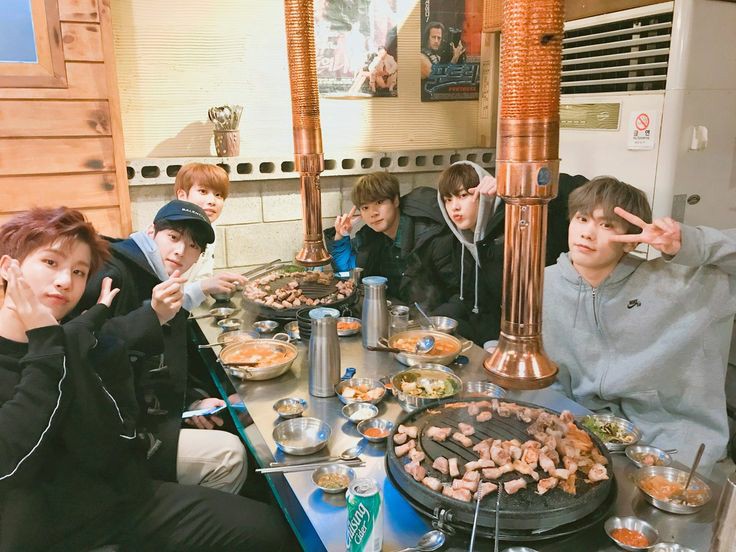 moonbin_smile98's tweet photo. 영원하자 우리 별들♡
#아스트로10주년_영원히빛날별들 https://t.co/pCOGKVEiz1