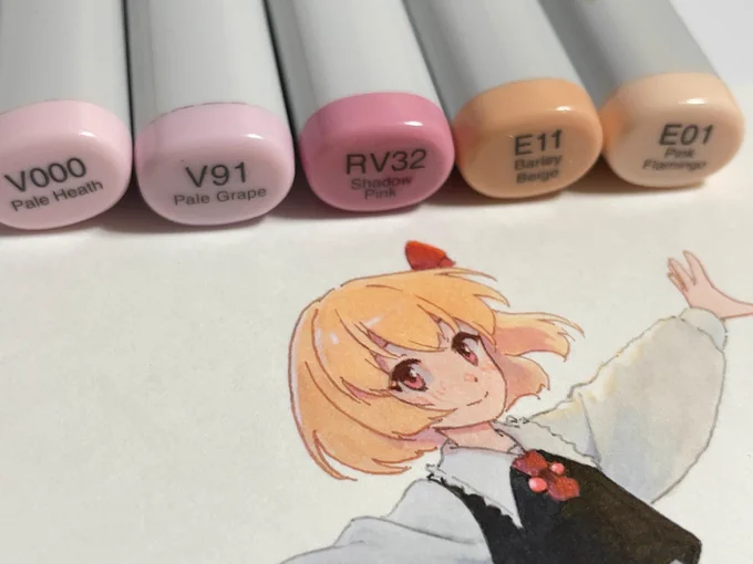 髪色のレシピ。 実はYやYRの色番を使ってないんですよね。メインはE01、肌はBV0000+R00です。