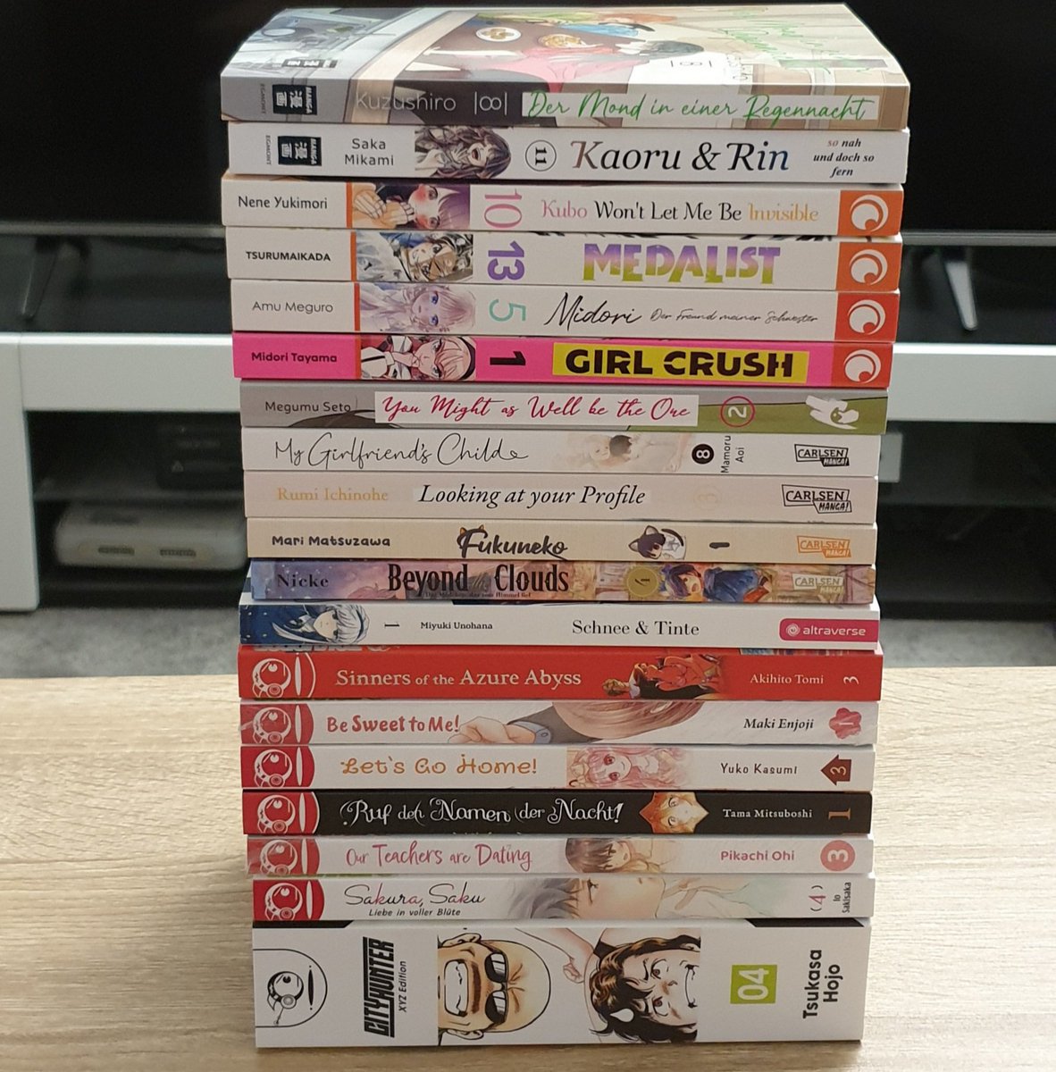 Heute bin endlich mal dazu gekommen euch meinen #Mangahaul von diesen Monat zu zeigen 📚💕
Dabei ist mir aufgefallen, dass ich euch meine Ausbeute vom Januar nicht gezeigt habe... das habe ich jetzt mal nachgeholt auf dem 2ten Bild 😌

Später werde ich davon noch etwas lesen 😊