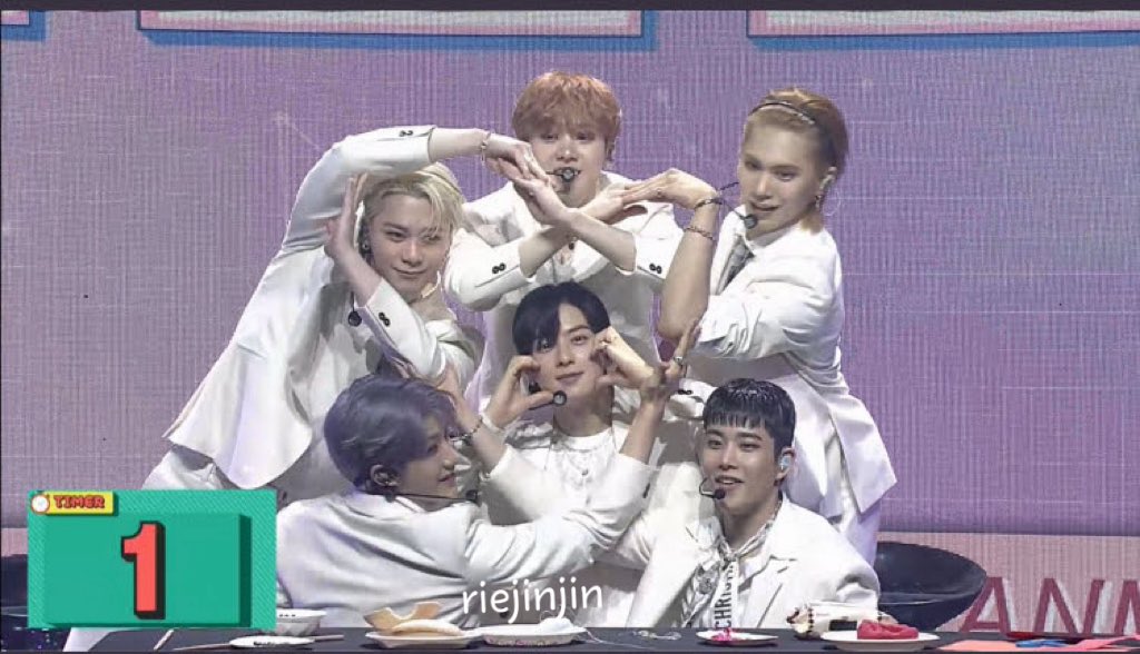 Rie61651's tweet photo. 아스트로 데뷔 10주년 정말 축하해💜
아스트로를 만나서 내 인생이 더 즐겁고 더 행복해졌어‼︎
앞으로도 우리 계속 함께하자‼︎

#아스트로 #ASTRO
#아로하 #아스트로10주년_영원이빛날별들
#ASTRO_10th_Anniversary https://t.co/6vNefafwW4