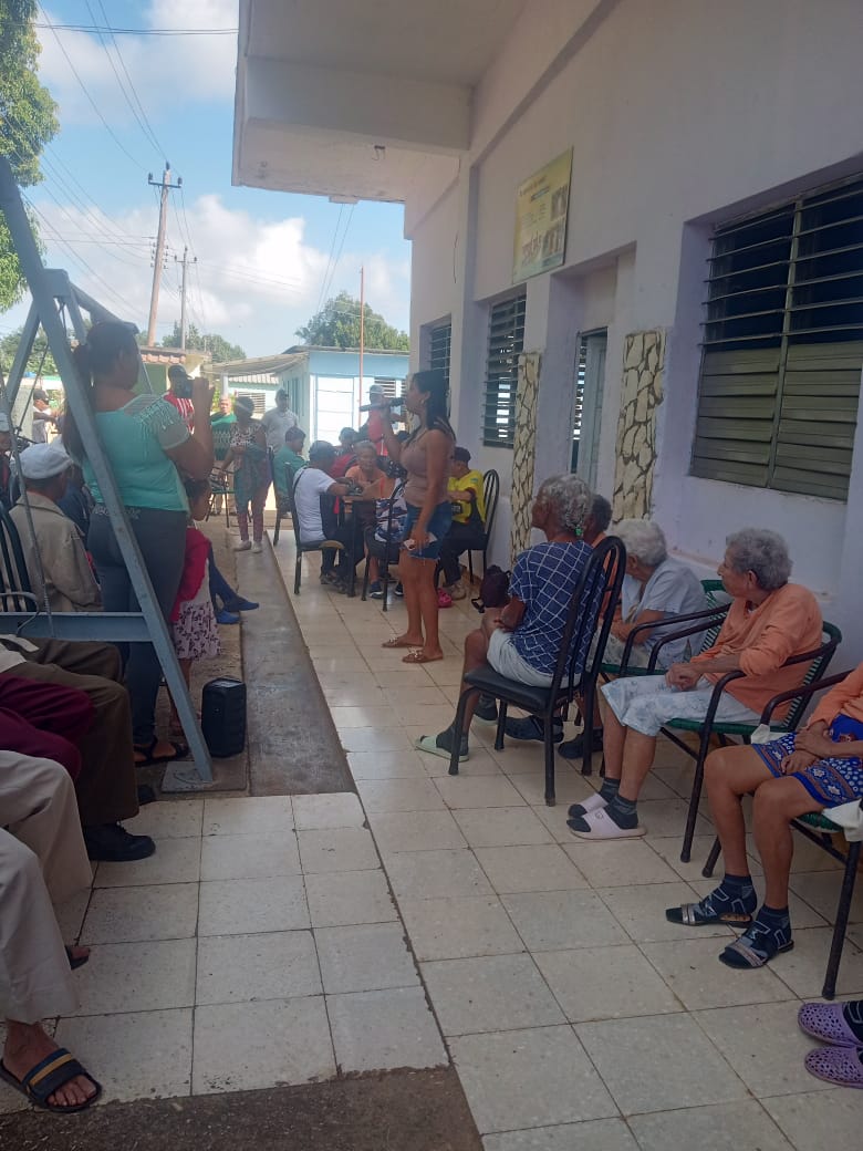 Actividades  en el  Hogar de Anciano por el aniversario de la creación del INDER municipio Bolivia 
#InderCavFidelVive