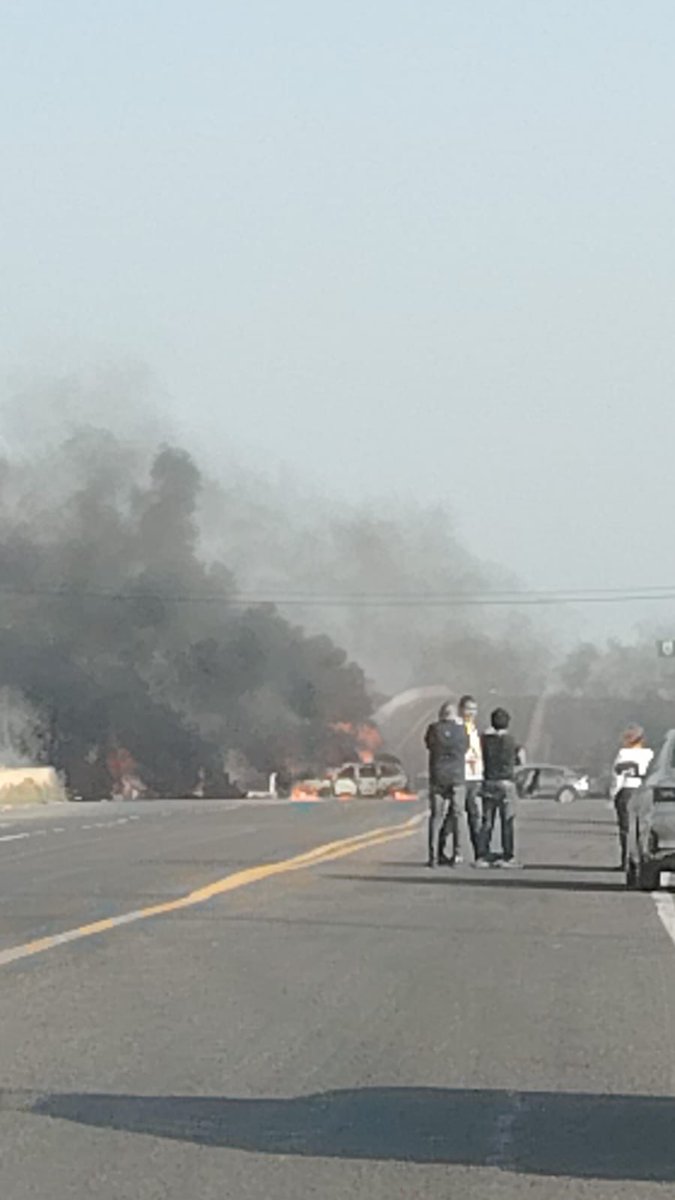 Ramiro_Escoto's tweet photo. #AlertaGuadalajara| reportan a las 9:16 Quema de Cmión a la altura de las cuatas, sentido a la salida de #Colima, Quema de un #Oxxo pasando el palomar con sentido Norte a Sur, con un camión bloqueando la vialidad. ( reportes ciudadanos en la zona sur de Guadalajara ) https://t.co/U0NsE4FIsZ