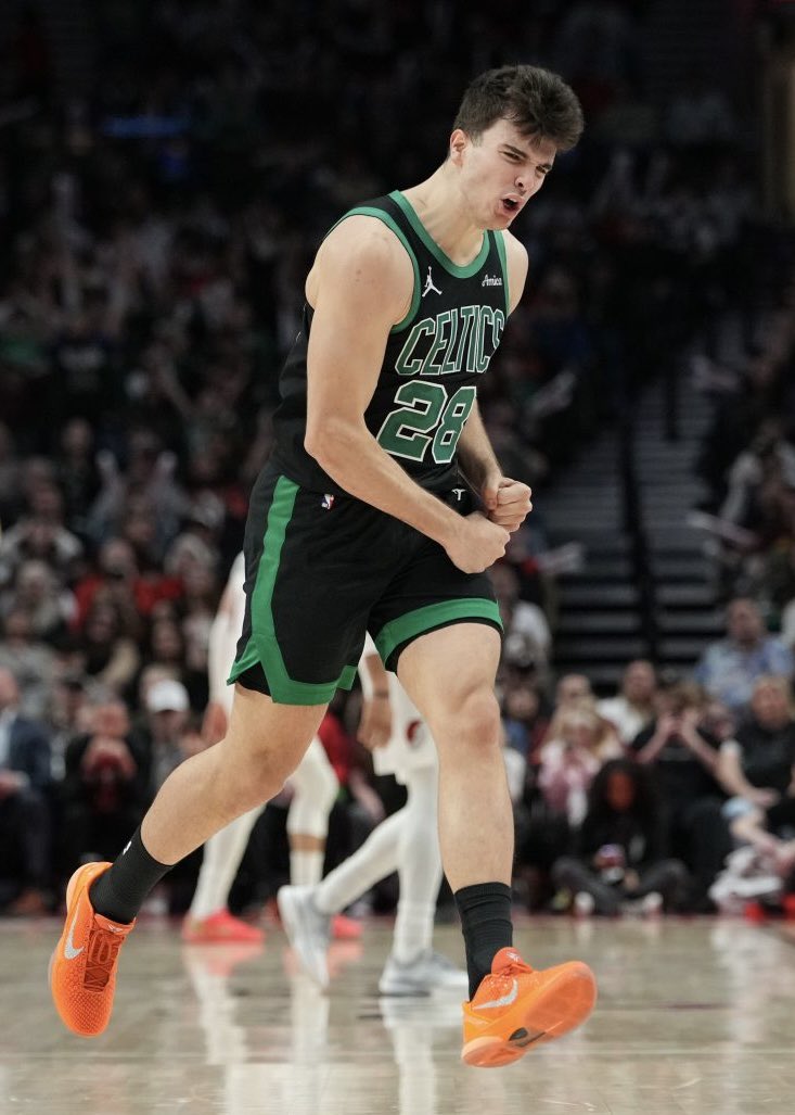 HiddenNBA's tweet image. Steph Curry’s +17.3 in ‘16-17 holds the record for highest individual net rating in a single season. Celtics rookie Hugo González currently leads the entire league with a +17.1 net rating and is 6th in defensive rating (103.7).

Why is he not being talked about more?