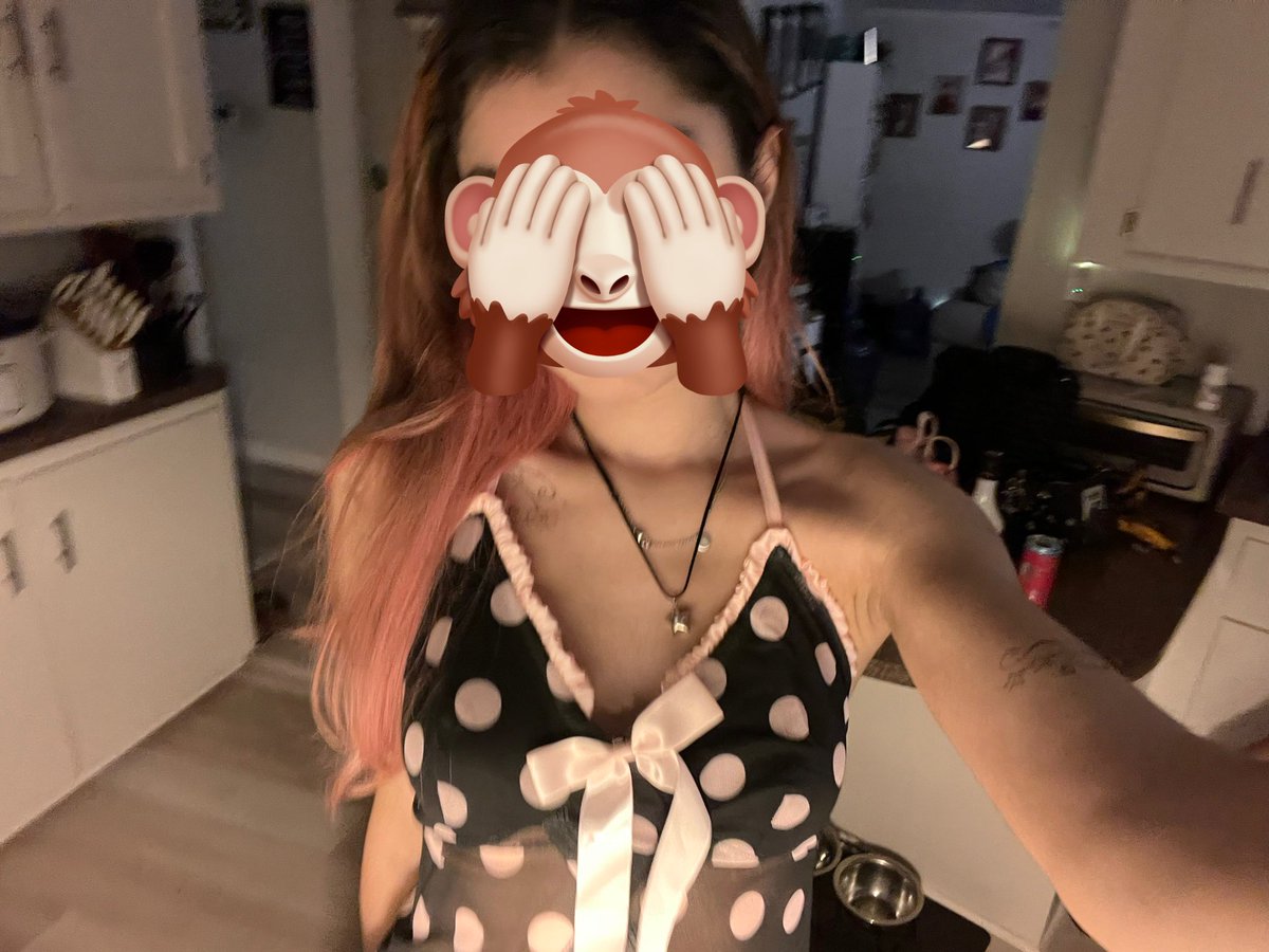 prttypnkk's tweet photo. my chest bones starting to come thru and my arms r looking thin.... https://t.co/HzjWfjL54l