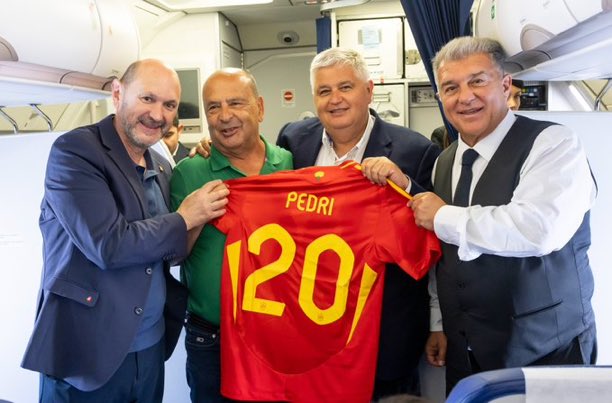 ¿Por qué <a href="/Tebasjavier/">Javier Tebas Medrano</a>, su marioneta Louzán y <a href="/CTARFEF/">CTA</a> no han salido a criticar las rajadas de Laporta, Hansi Flick, De Jong, Eric García etc...?

¿Por qué solo se hacen las víctimas con el Real Madrid y RealMadridTV? 

Porque todos éstos chorizos están en el ajo. Así de sencillo.