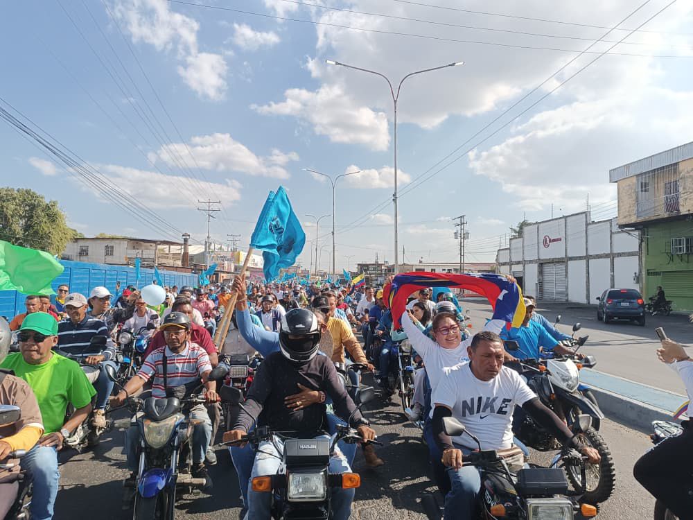 Nuestra coordinadora estadal de <a href="/VenteApure/">Vente Apure</a> <a href="/NahirMota/">Nahir Mota</a> sale de clandestinidad y es recibida por los apureños. 

Avanzamos por la libertad porque esto es hasta el final 🇻🇪