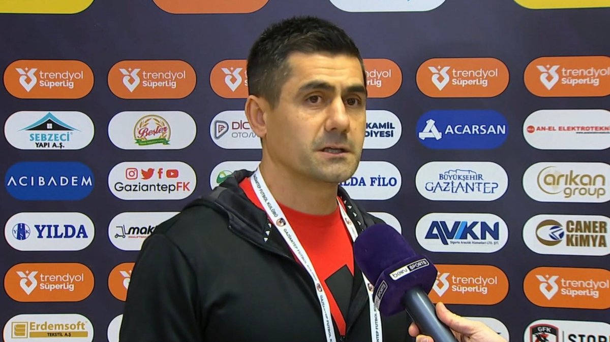 Gaziantep FK Antrenörü Hüseyin Çayır: "Anlamadığımız şöyle bir nokta var. Yediğimiz ikinci golde Onuachu ve Muçi'nin pozisyonu, dünkü Galatasaray maçıyla aynı pozisyon, dün ofsayt diye iptal edilirken biz bugün aynı şekilde golü yiyoruz."