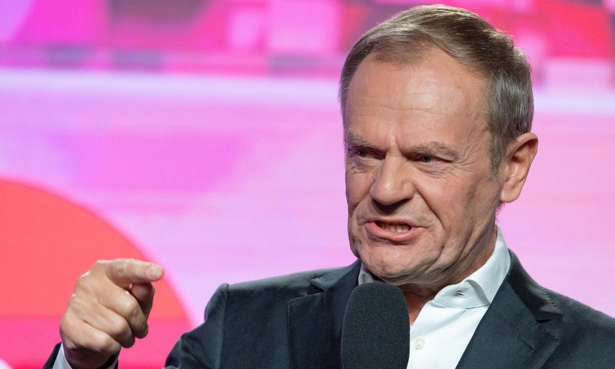 "Mimo wszystko fascynuje mnie, że komuś może odpowiadać państwo
- w którym człowiek, przez którego spłonęła w wypadku samochodem żywcem cała rodzina (i który jeszcze ośmiela się obrażać ofiary na sali sądowej) może dostać maksymalnie 8 lat, za to ścigany pod dętymi i