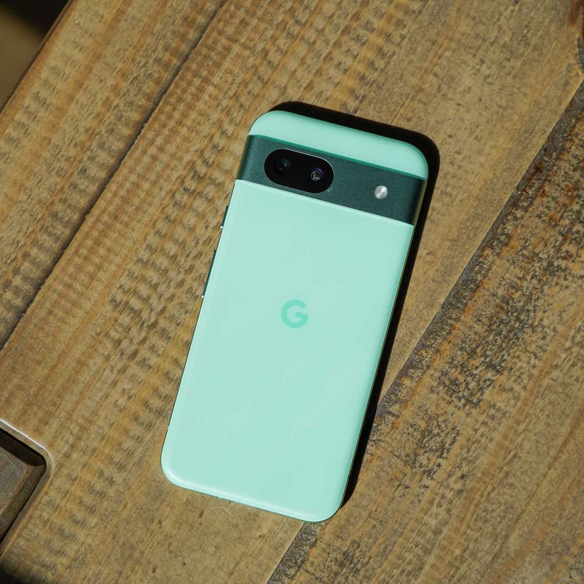 Has anyone else noticed that on Google Pixel phones, apps from the Play Store install basically instantly right after the download finishes? It feels way faster than on other Android devices. Is this just a Pixel thing? 🚀