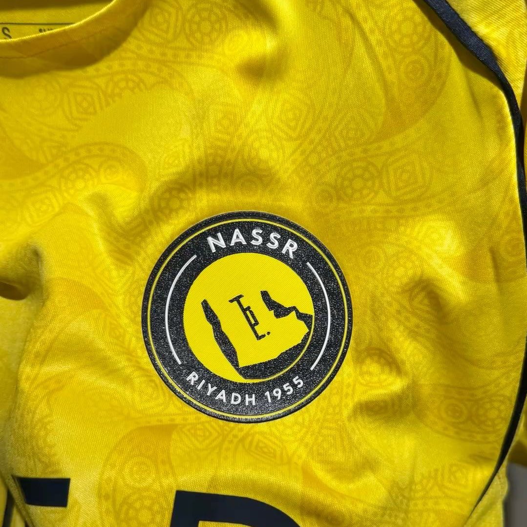 لانكم غالين علي وبمناسبة عودة النصر للصدارة 💛💛
سحب بسيط جدًا ولا هو قدركم على بوكس نصراوي يحتوي على ( تيشيرت موسم 25-26 + شال انا النصر باق بقاء الحياة 🧣 + ستيكرات نصراوية )

📸 الطريقة والشروط : 
1️⃣ تابع حسابي <a href="/AbumNFC/">ماجدونا 9</a> 
2️⃣ رتويت 

والسحب عن طريق فيديو