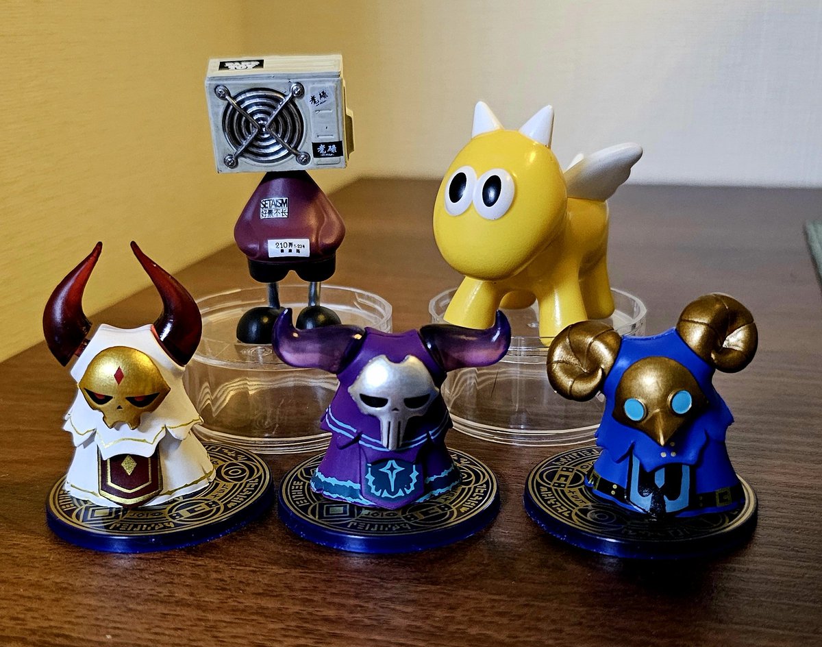 sofubi_max's tweet photo. 本日のガチャ☺
やっと　#ビルドウィザーズ と #SCREWHEAD 発見！
1年以上前のマジックホース2を見かけたのでつい回してしまった
#faketoy
@KSUWABE 　@kamakiri_art @FAKETOY_ https://t.co/UjEmtnLNZr