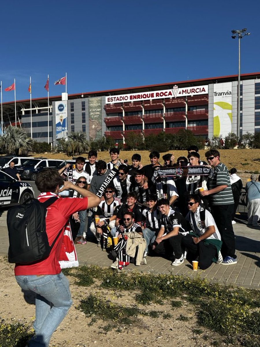 Oye <a href="/laSextaTV/">laSexta</a> hoy que estamos matándonos entre nosotros no habéis venido a derbi?

📸<a href="/LocuraGranaRMU/">Locura Grana</a>