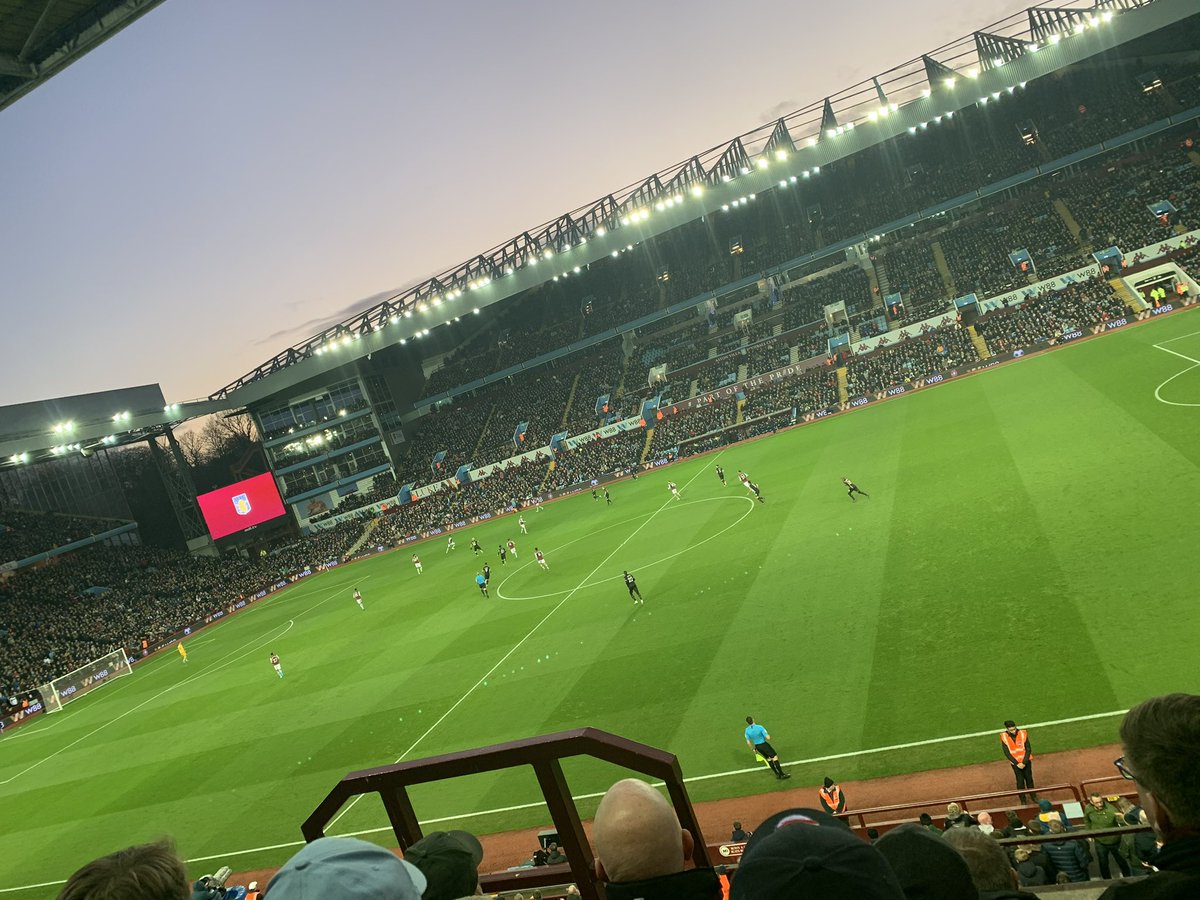 Day_Tripper_JPN's tweet photo. 昔CityのAway gameを見に行ったVilla Park🇬🇧
かなり良いスタジアムだった⚽️ https://t.co/h1P6wkH91U