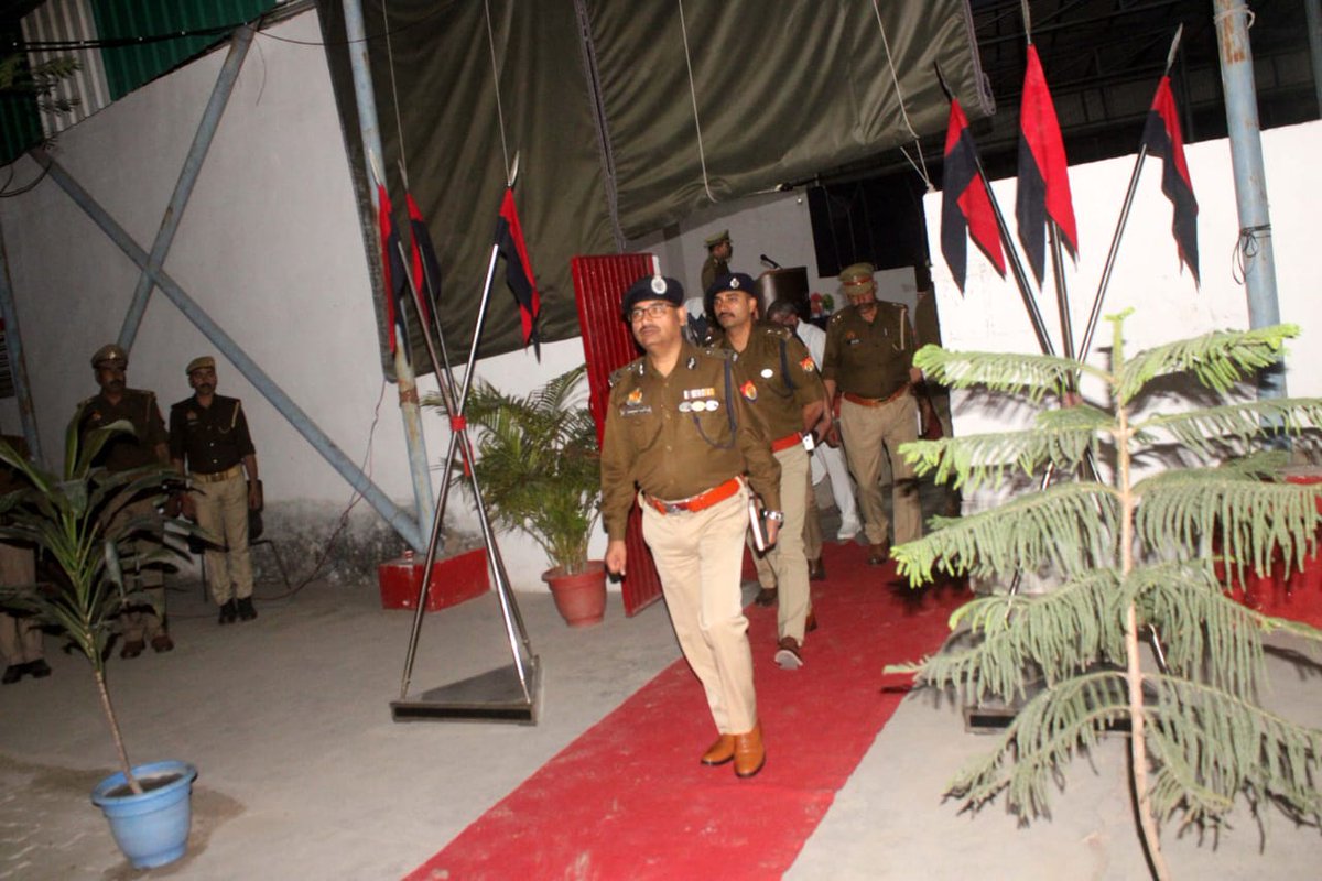 महोदय सादर अवगत कराना है कि  20.02.2026 को अपर पुलिस महानिदेशक महोदय श्री आर के स्वर्णकार सेनानायक महोदय श्री अनिरुद्ध कुमार ( IPS)* की उपस्थिति में 28वीं वाहिनी पीएसी इटावा में वहिनी का भ्रमण/निरीक्षण *तथा प्रशिक्षण प्राप्त कर रहे प्रशिक्षुओं का सैनिक सम्मेलन* आयोजित किया गय|