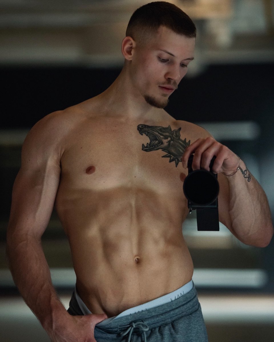 Erik tweet media