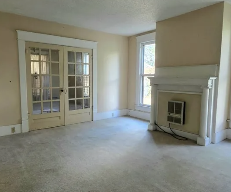 oldhouseunder50's tweet image. $99,900 
Georgia #Duplex with Original Elements. This #multifamily #home is striking. It boasts French doors and a large grassy lawn. oldhousesunder50k.com/georgia-duplex…